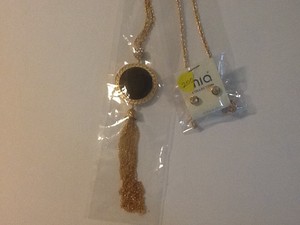 Juego de collar y aretes Mia.
