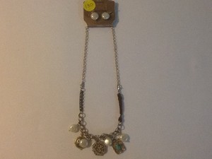Juego de collar y aretes Mia.