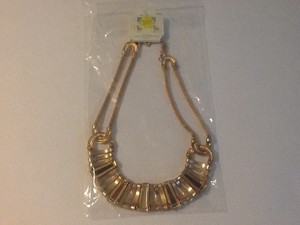 Juego de collar y aretes Mia.